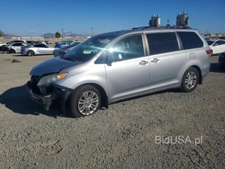 TOYOTA SIENNA XLE PREMIUM 8-PASSENGER