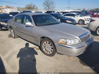 LINCOLN LINCOLN TOWN CAR SIGNATURE LIMITED
