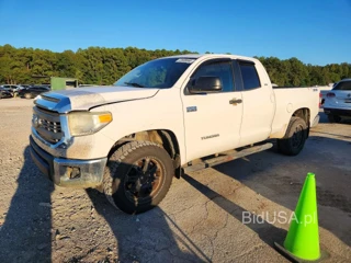 TOYOTA TUNDRA SR5