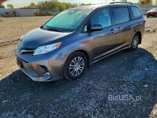 TOYOTA SIENNA XLE 8-PASSENGER