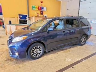 TOYOTA SIENNA XLE 8-PASSENGER