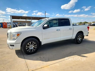 NISSAN TITAN SV