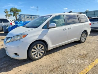 TOYOTA SIENNA LE