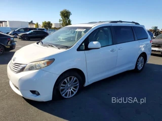 TOYOTA SIENNA XLE 8-PASSENGER