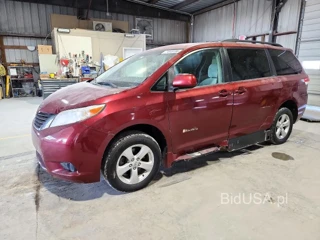 TOYOTA SIENNA LE
