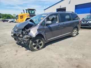 TOYOTA SIENNA LE