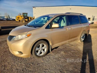 TOYOTA SIENNA LE