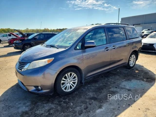 TOYOTA SIENNA XLE 8-PASSENGER