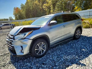 TOYOTA HIGHLANDER XLE