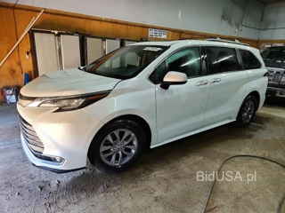 TOYOTA SIENNA XLE