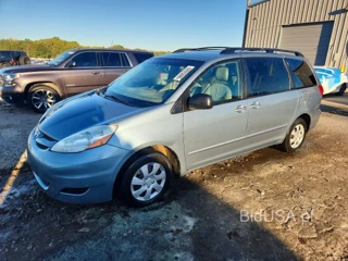 TOYOTA SIENNA LE 7-PASSENGER