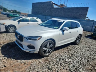 VOLVO XC60 T5 MOMENTUM
