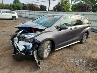TOYOTA SIENNA LE