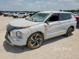 MITSUBISHI OUTLANDER SE