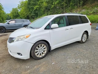 TOYOTA SIENNA XLE 7-PASSENGER