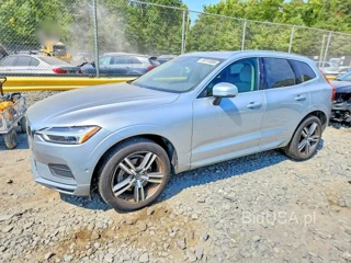 VOLVO XC60 T6 MOMENTUM