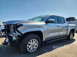 TOYOTA TACOMA SR5
