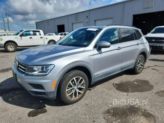 VOLKSWAGEN TIGUAN SE