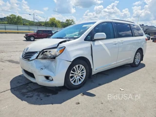 TOYOTA SIENNA XLE PREMIUM 8-PASSENGER