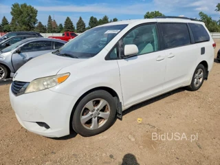 TOYOTA SIENNA LE