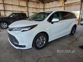 TOYOTA SIENNA LE