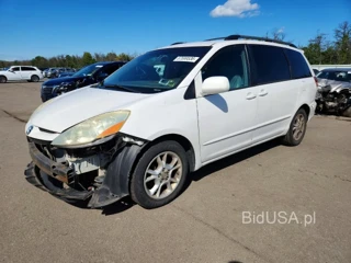 TOYOTA SIENNA XLE 7 PASSENGER