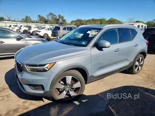 VOLVO XC40 T5 MOMENTUM