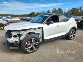 VOLVO XC40 T5 R-DESIGN