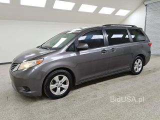 TOYOTA SIENNA LE