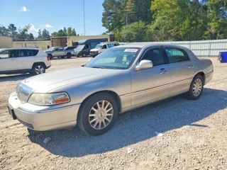 LINCOLN TOWN CAR SIGNATURE