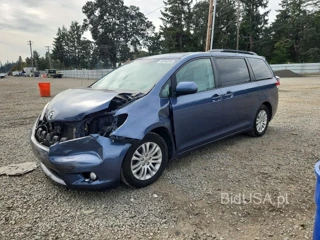 TOYOTA SIENNA XLE 8-PASSENGER