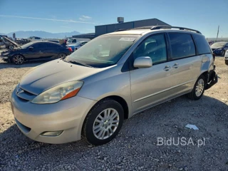 TOYOTA SIENNA XLE 7-PASSENGER