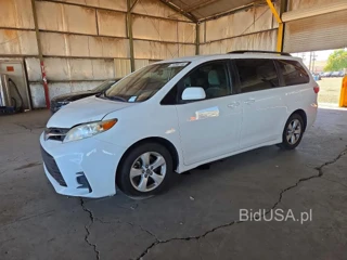 TOYOTA SIENNA LE