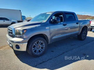 TOYOTA TUNDRA CREWMAX SR5