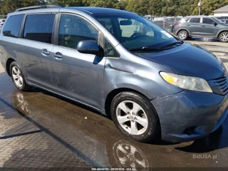 TOYOTA TOYOTA SIENNA LE 8 PASSENGER