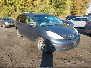 TOYOTA TOYOTA SIENNA LE