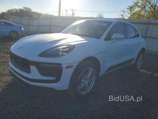 PORSCHE MACAN BASE