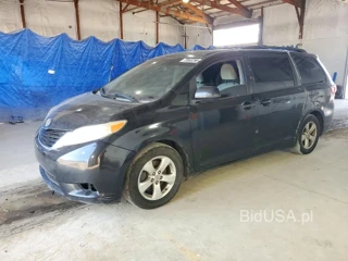 TOYOTA SIENNA LE