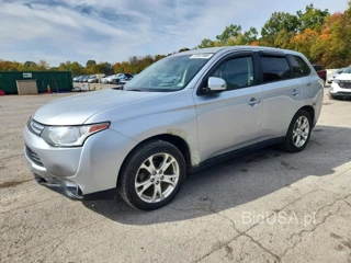 MITSUBISHI OUTLANDER SE