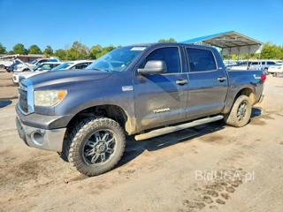 TOYOTA TUNDRA CREWMAX SR5