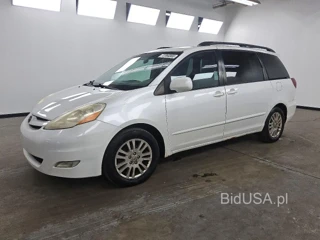 TOYOTA SIENNA XLE 7-PASSENGER