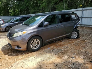 TOYOTA SIENNA XLE 8-PASSENGER