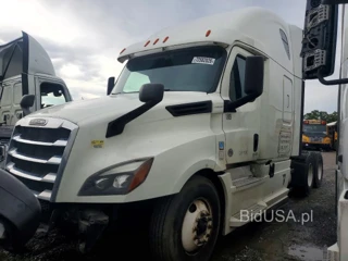 FREIGHTLINER CASCADIA 126