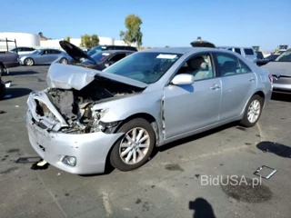 TOYOTA CAMRY XLE V6