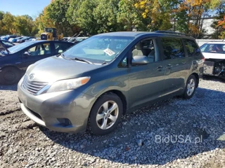 TOYOTA SIENNA LE