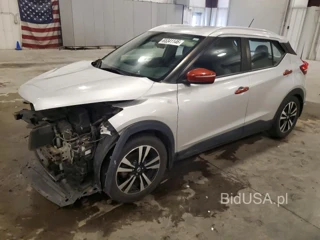 NISSAN KICKS SV