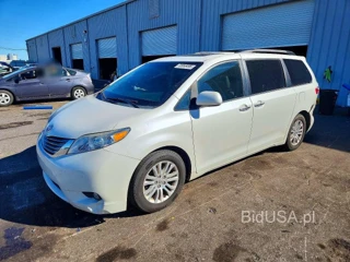 TOYOTA SIENNA XLE PREMIUM 8-PASSENGER