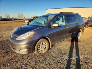 TOYOTA SIENNA LE