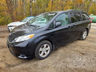TOYOTA SIENNA LE