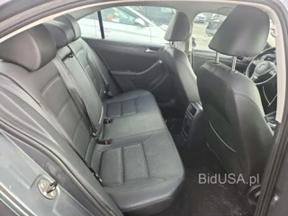 VOLKSWAGEN JETTA SE